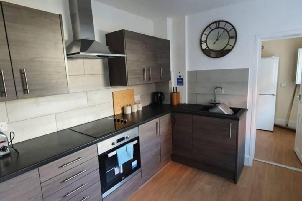 Cannock House ~ 4 Bedrooms All With Ensuite. Rugeley Εξωτερικό φωτογραφία