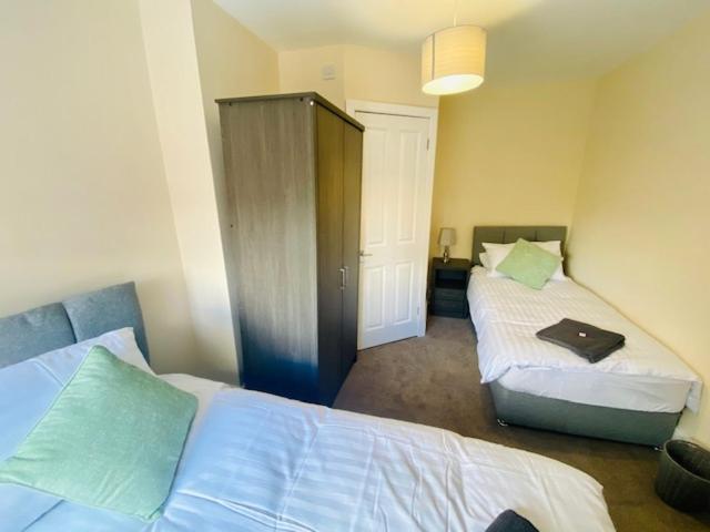 Cannock House ~ 4 Bedrooms All With Ensuite. Rugeley Εξωτερικό φωτογραφία