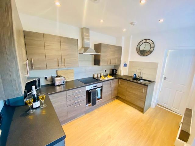 Cannock House ~ 4 Bedrooms All With Ensuite. Rugeley Εξωτερικό φωτογραφία