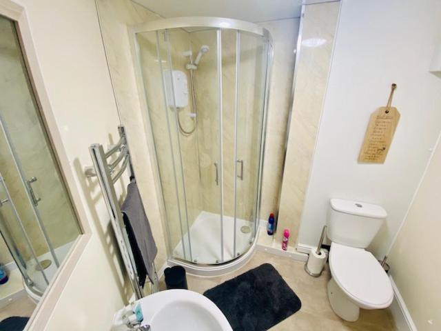 Cannock House ~ 4 Bedrooms All With Ensuite. Rugeley Εξωτερικό φωτογραφία
