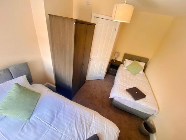 Cannock House ~ 4 Bedrooms All With Ensuite. Rugeley Εξωτερικό φωτογραφία